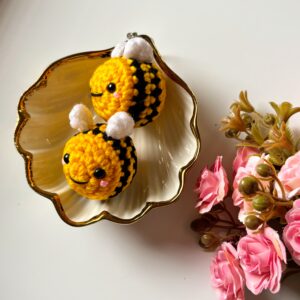 Honey bee keychain