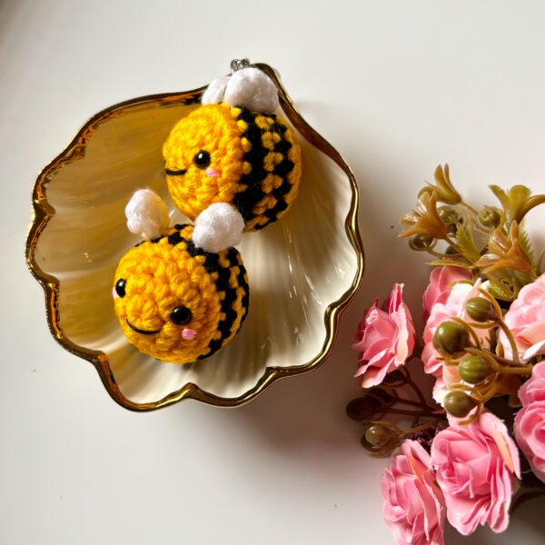 Honey bee keychain