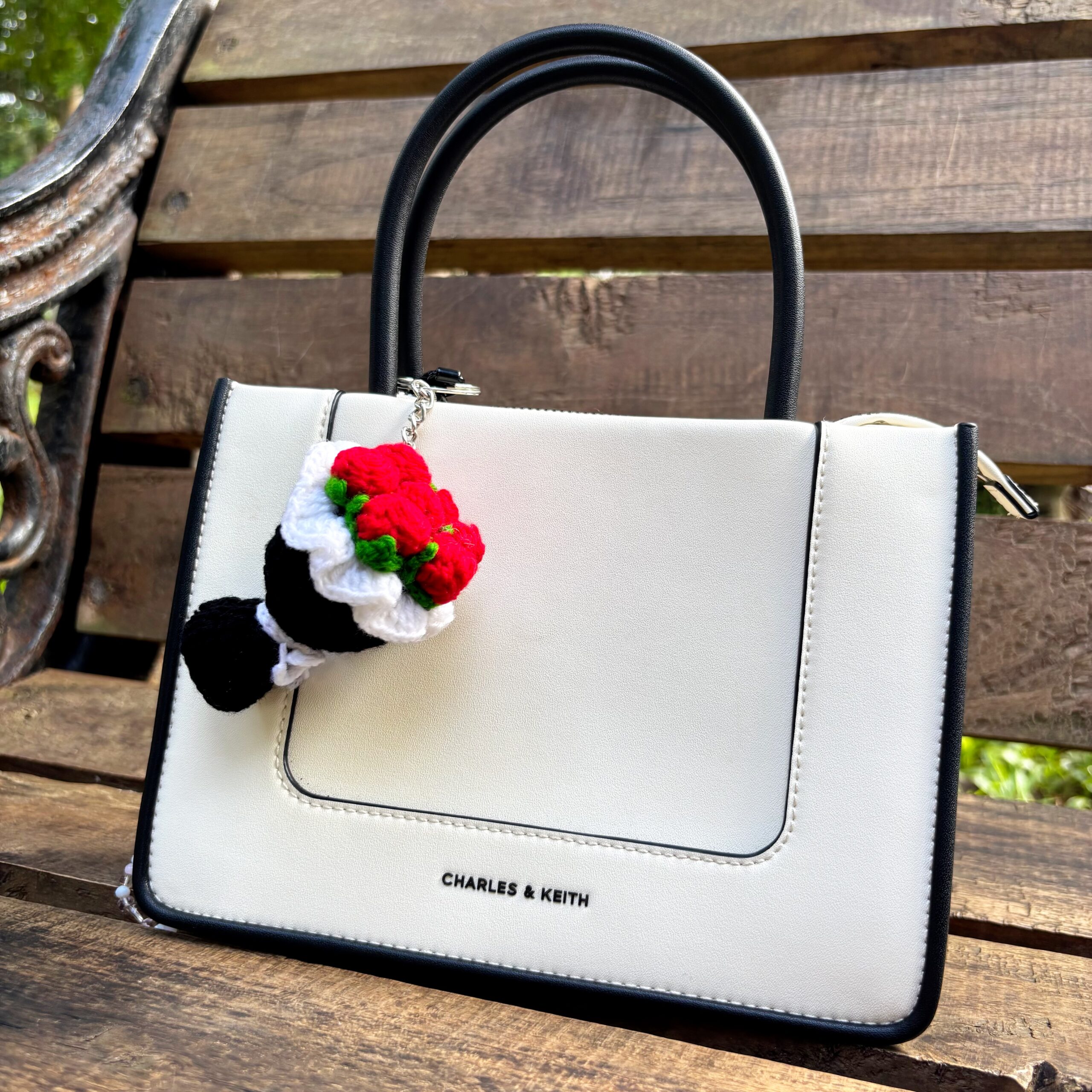 Red Roses bouquet keychain