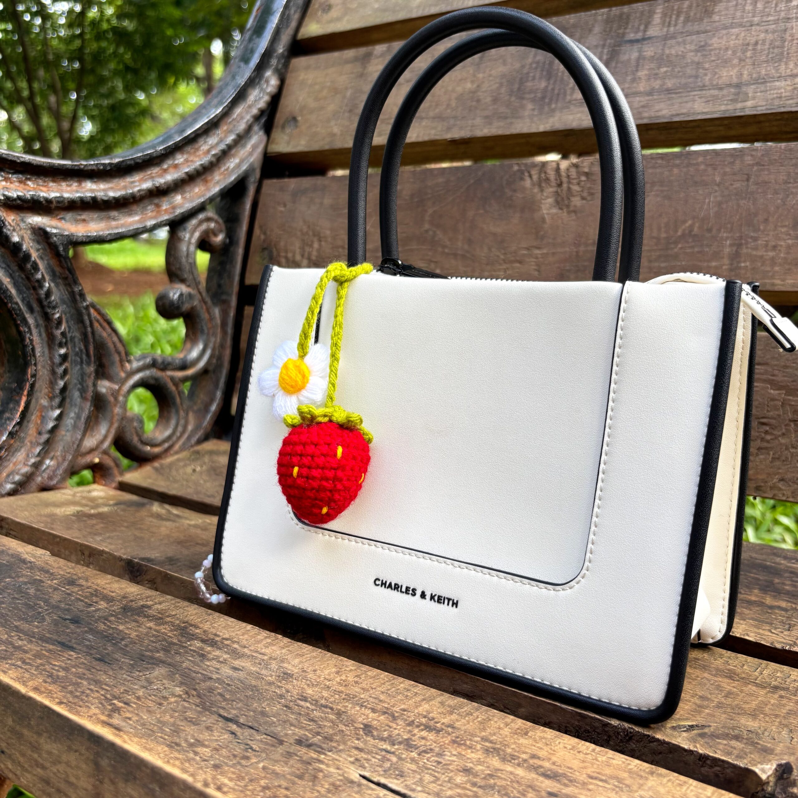 Strawberry with daisy Bagcharm