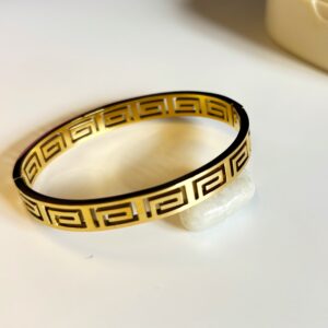 Endless Embrace bracelet